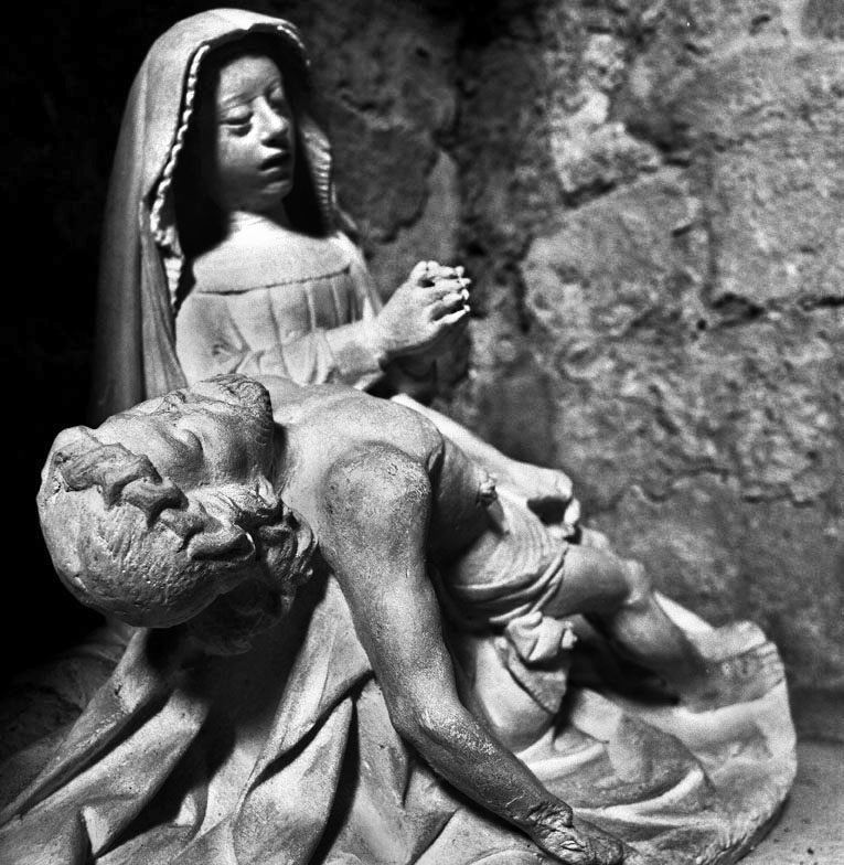 Marie VIDAL - auteure photographe artiste - Fontfroide - pieta chapelle des morts